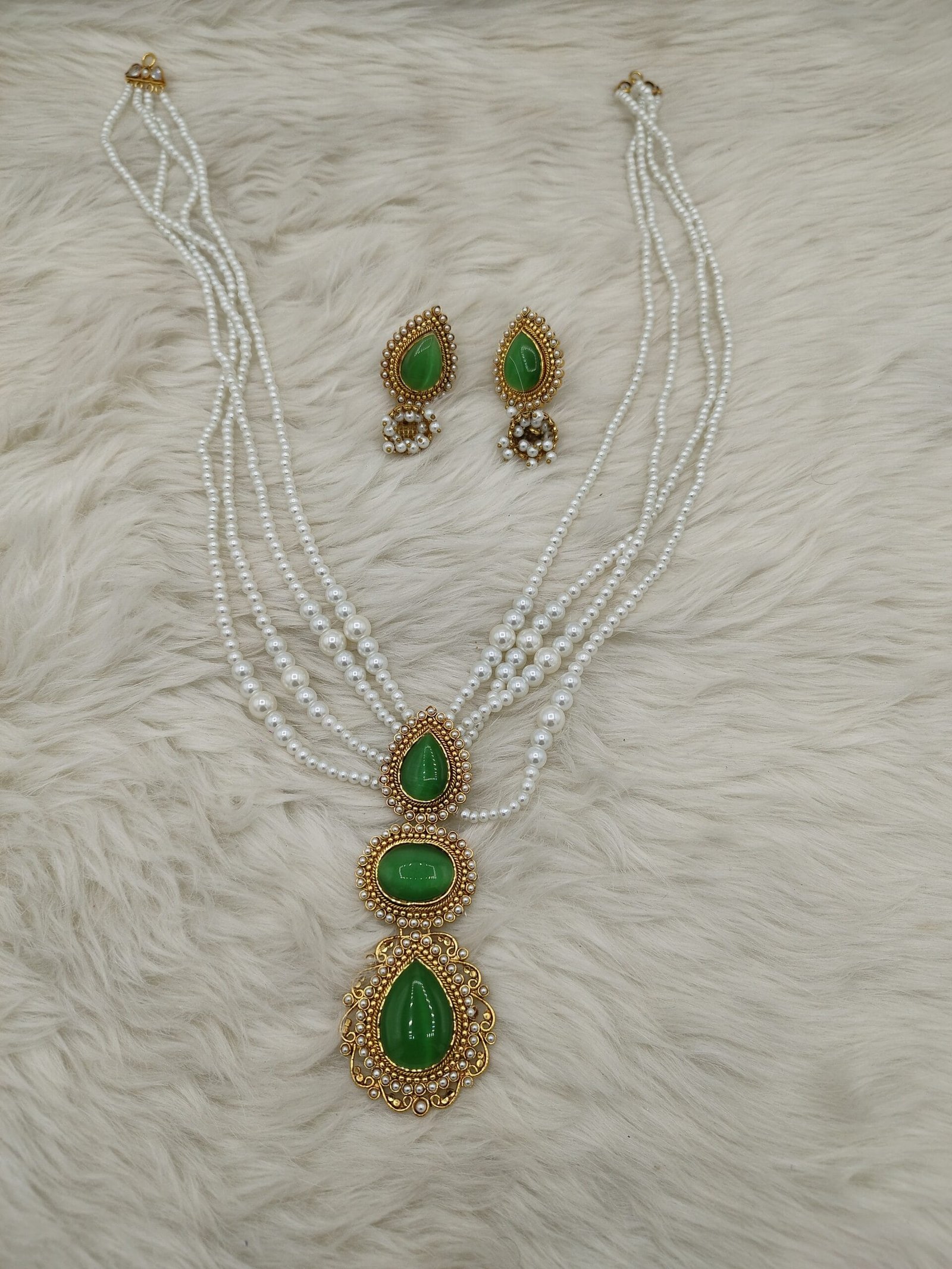 Emerald Elegance Shita Har