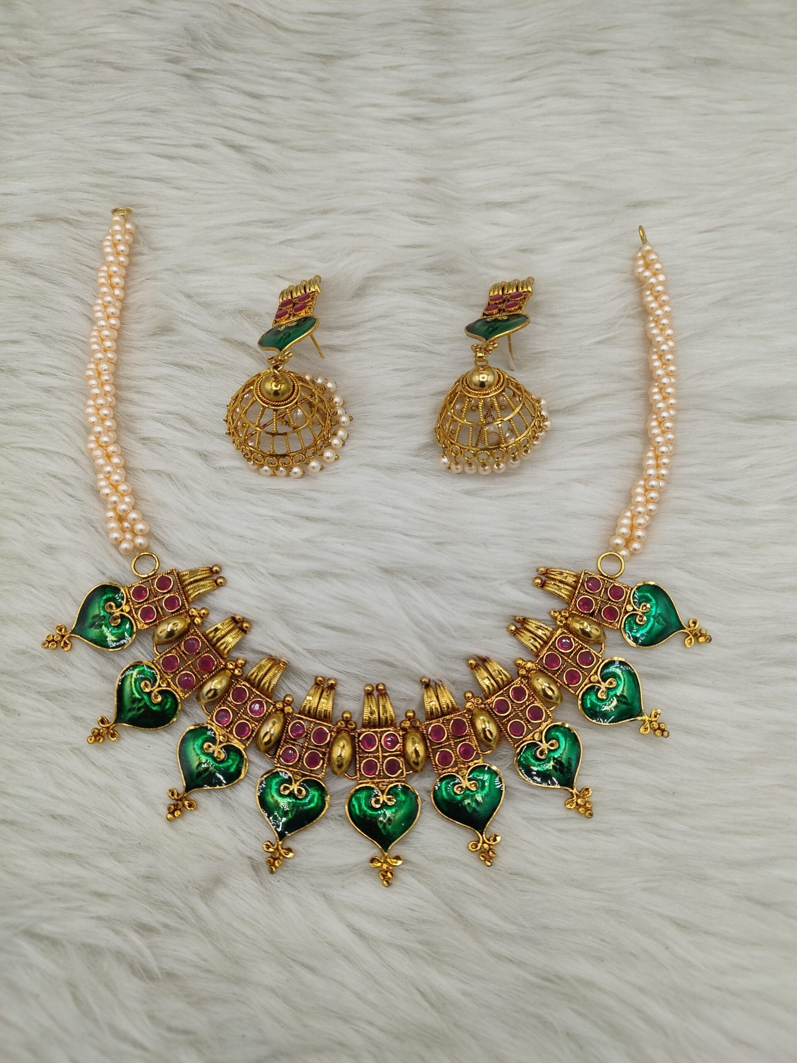 The Swarnali Heirloom: A Symphony of Pearls and Emerald Artistry