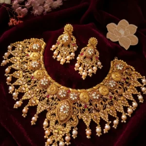 Maharaja’s Heritage: The Regal Antique Kundan & Pearl Set